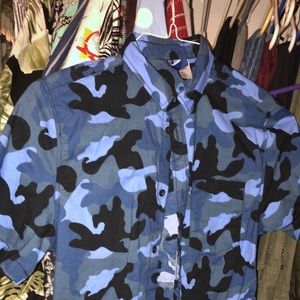 H&m blue camo shirt
